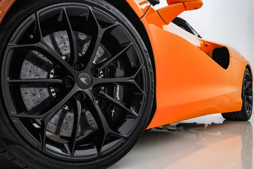 Used 2026 McLaren Artura Spider RWD image 5