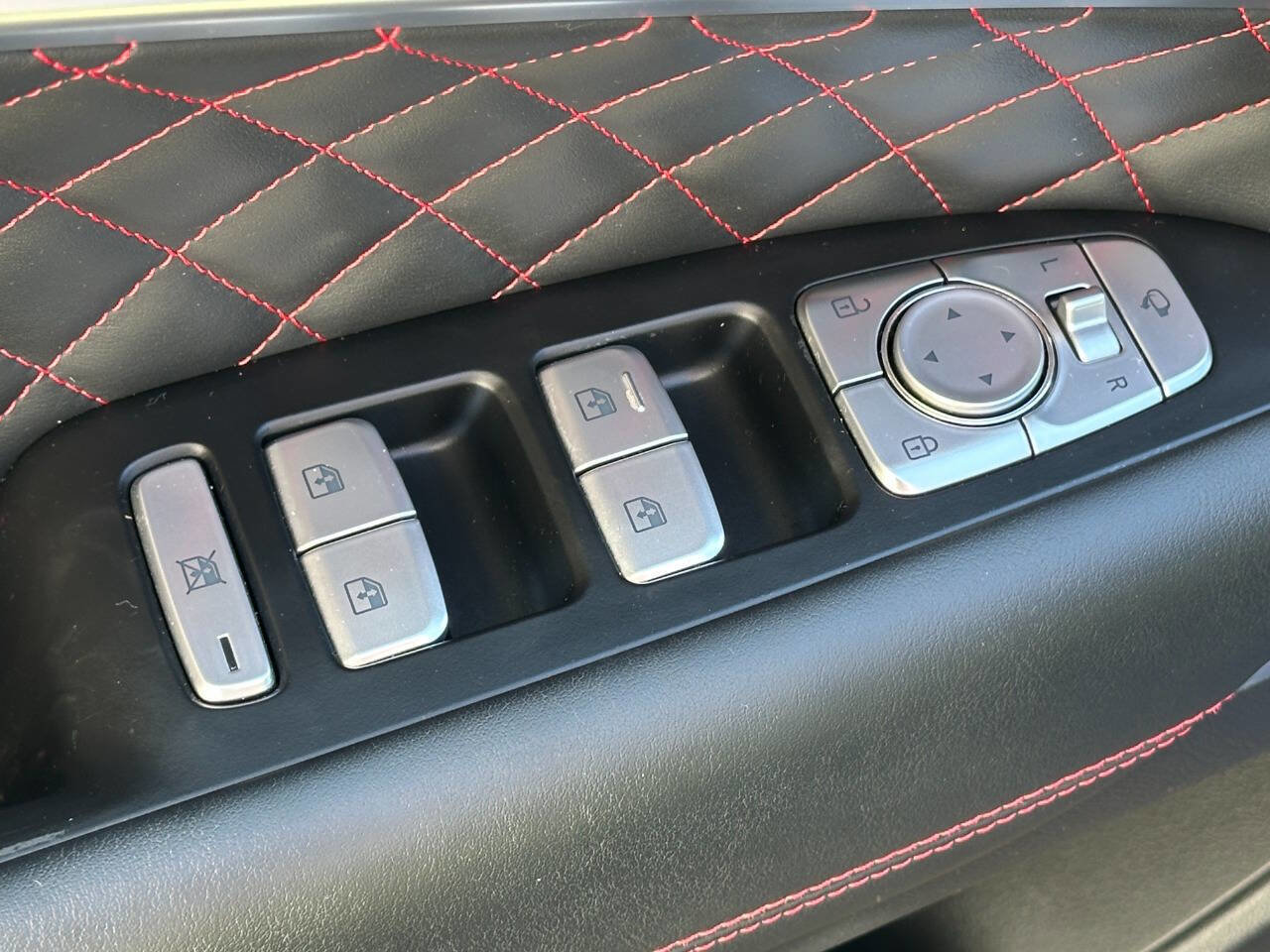 Used 2019 Genesis G70 2.0T Advanced w/ Sport Package image 14