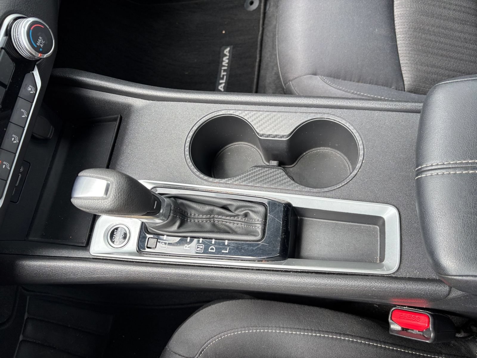 Used 2025 Nissan Altima 2.5 SV FWD image 41