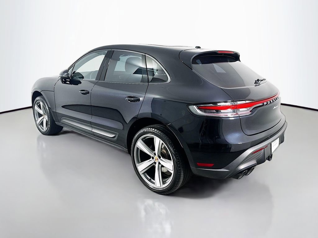 Certified 2024 Porsche Macan image 3