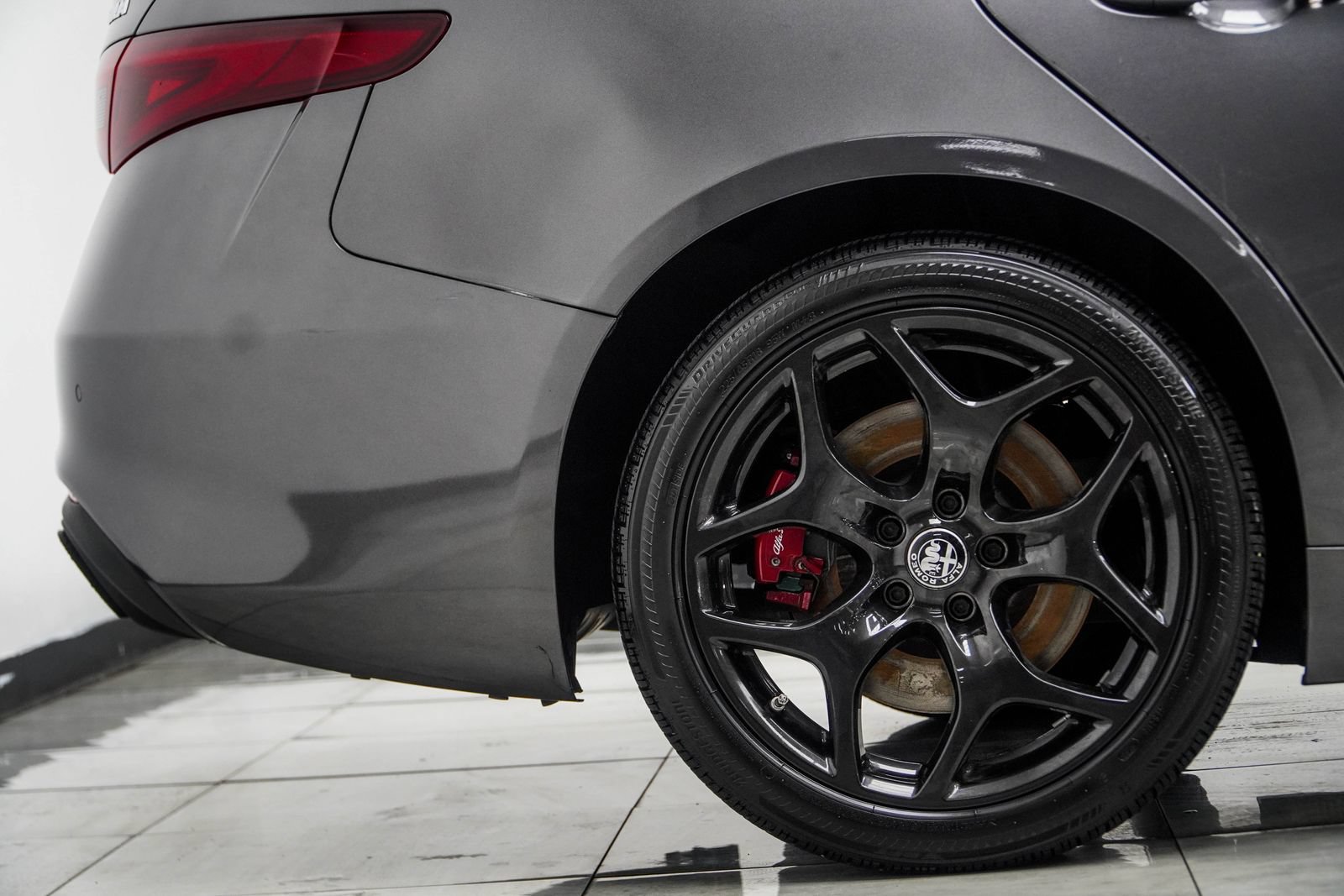 Used 2022 Alfa Romeo Giulia Ti RWD image 9