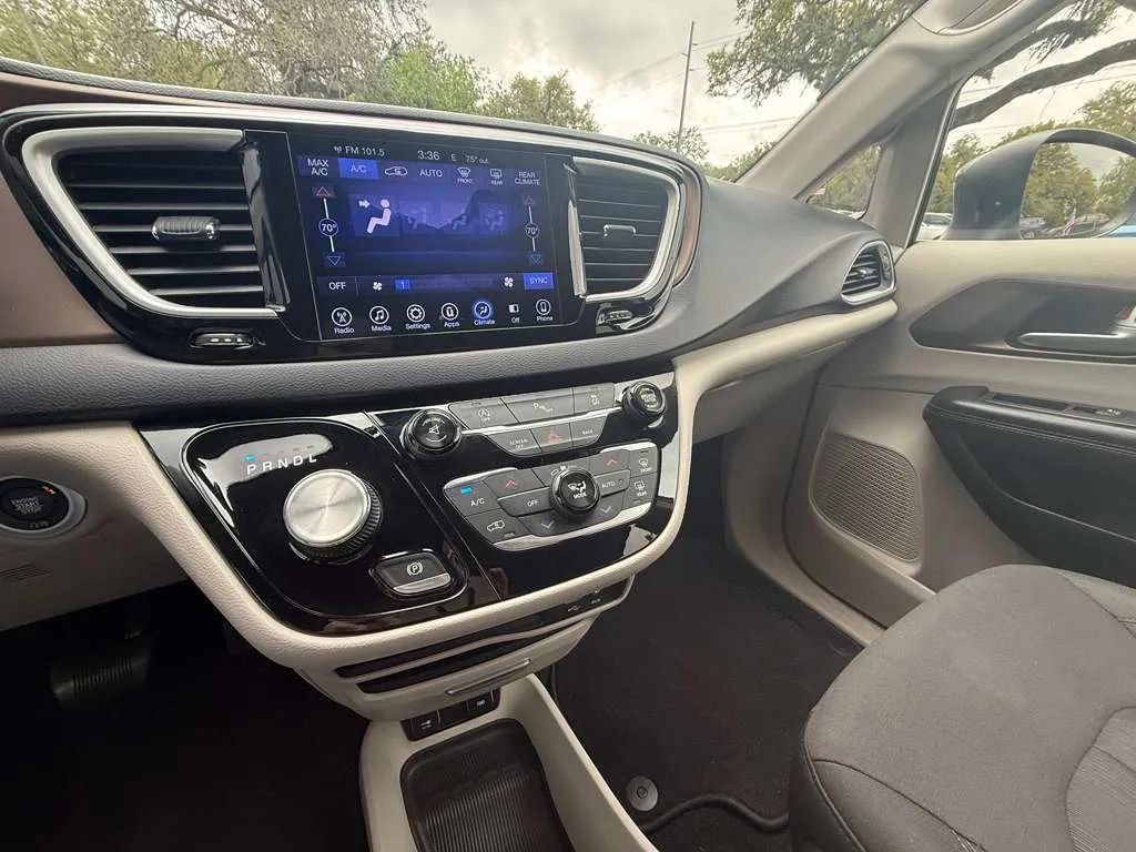 Used 2017 Chrysler Pacifica Touring Plus w/ Tire & Wheel Group image 13