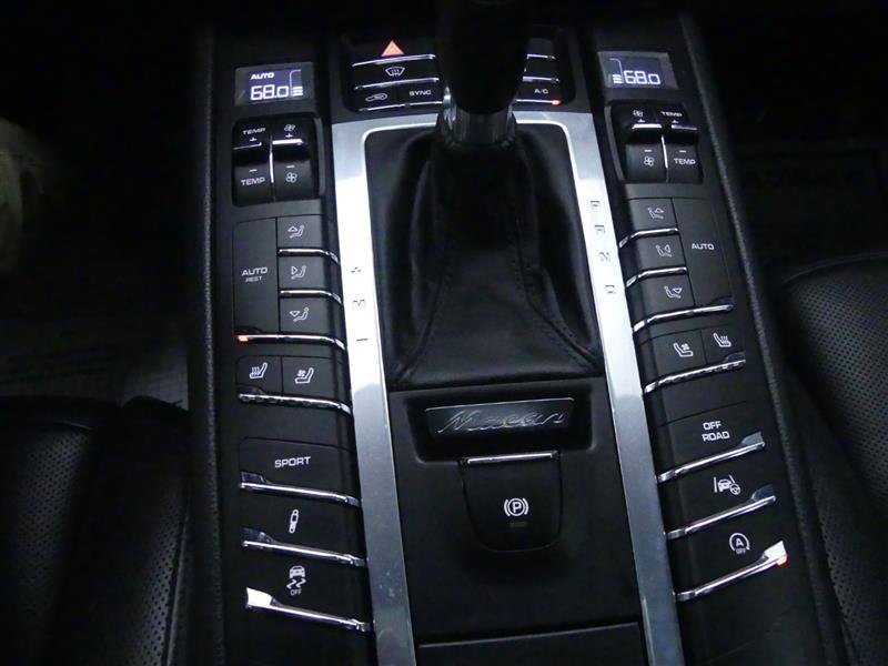 Used 2018 Porsche Macan Turbo image 16