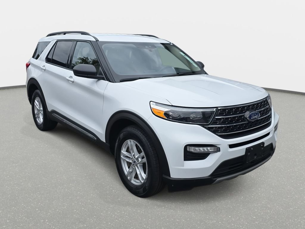 Used 2023 Ford Explorer XLT w/ Equipment Group 202A image 3