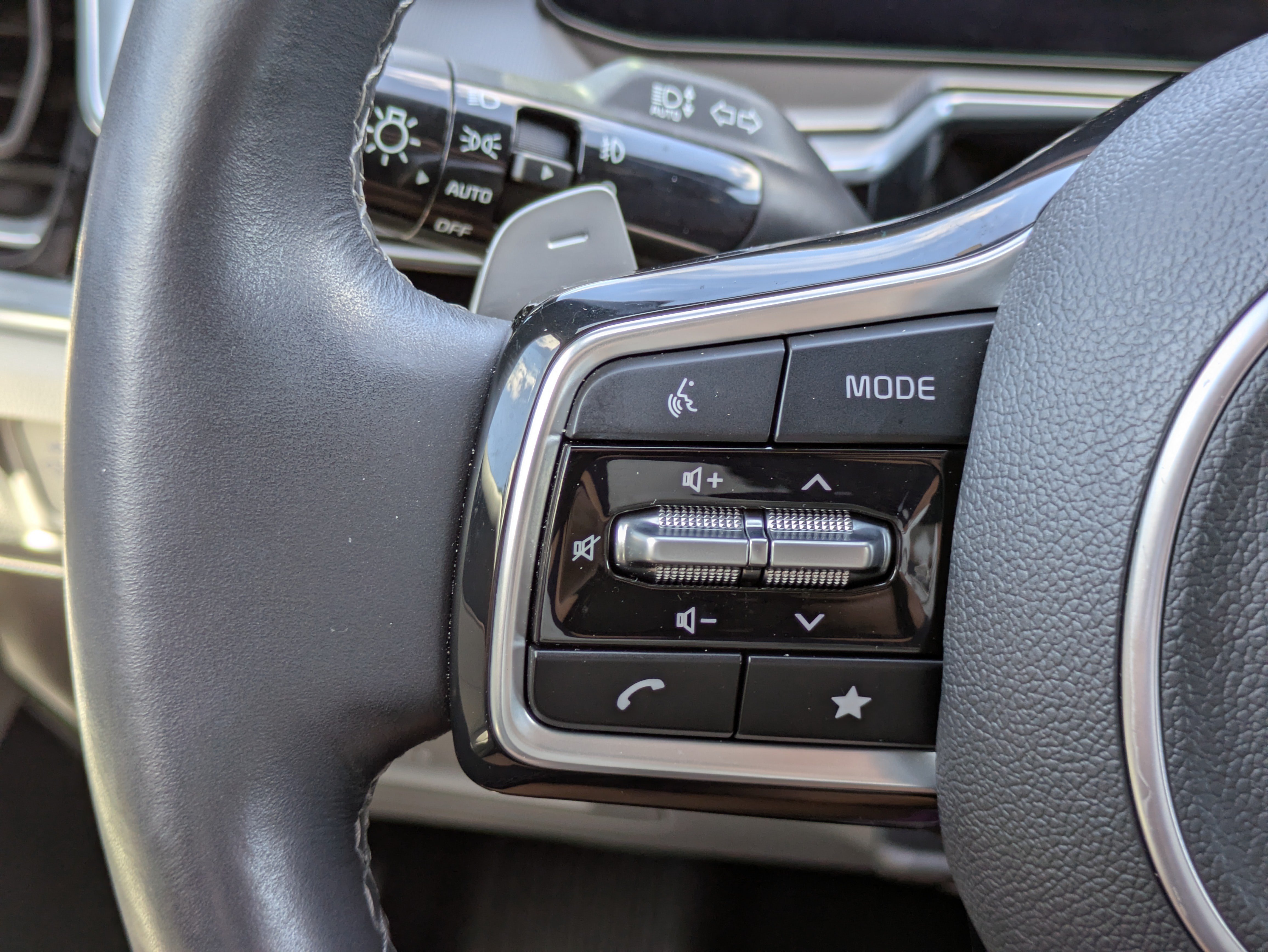 Certified 2025 Kia Sorento SX Prestige AWD/4WD image 25