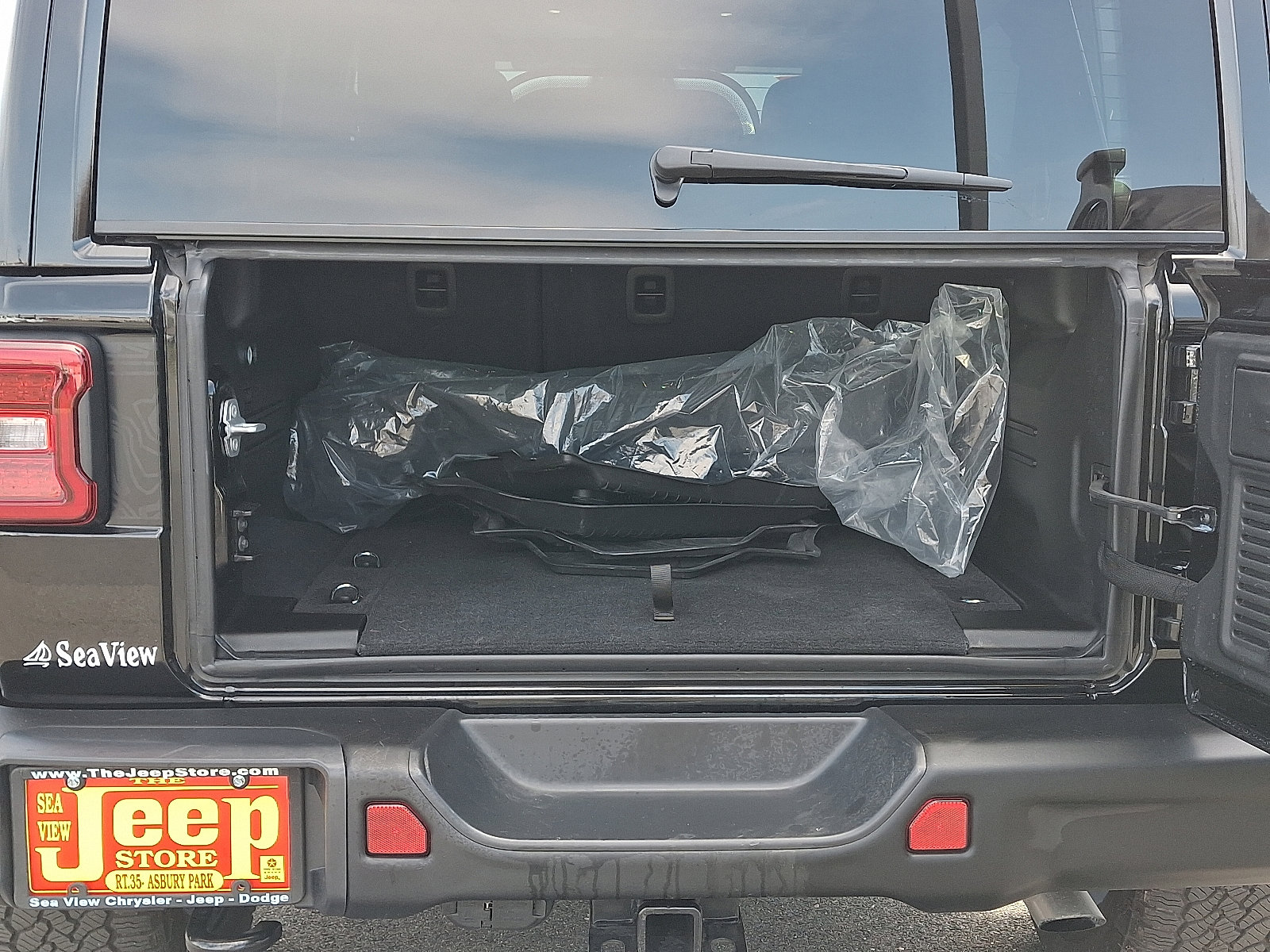 Certified 2025 Jeep Wrangler Unlimited Sahara AWD/4WD image 29