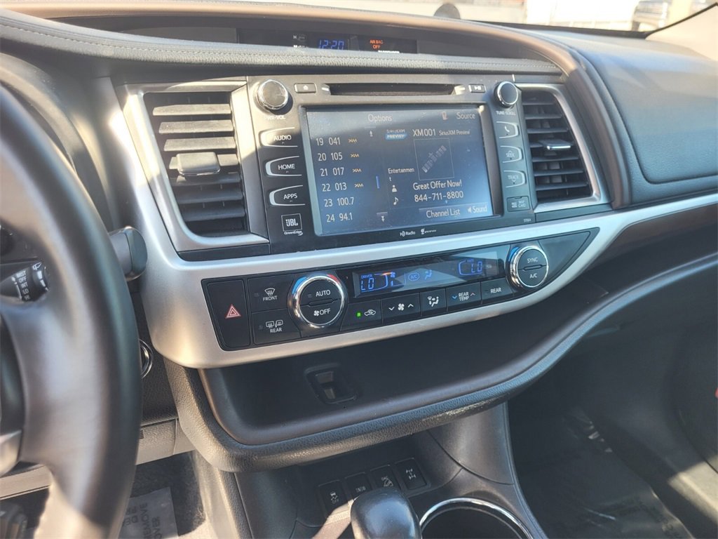 Used 2015 Toyota Highlander Limited image 25