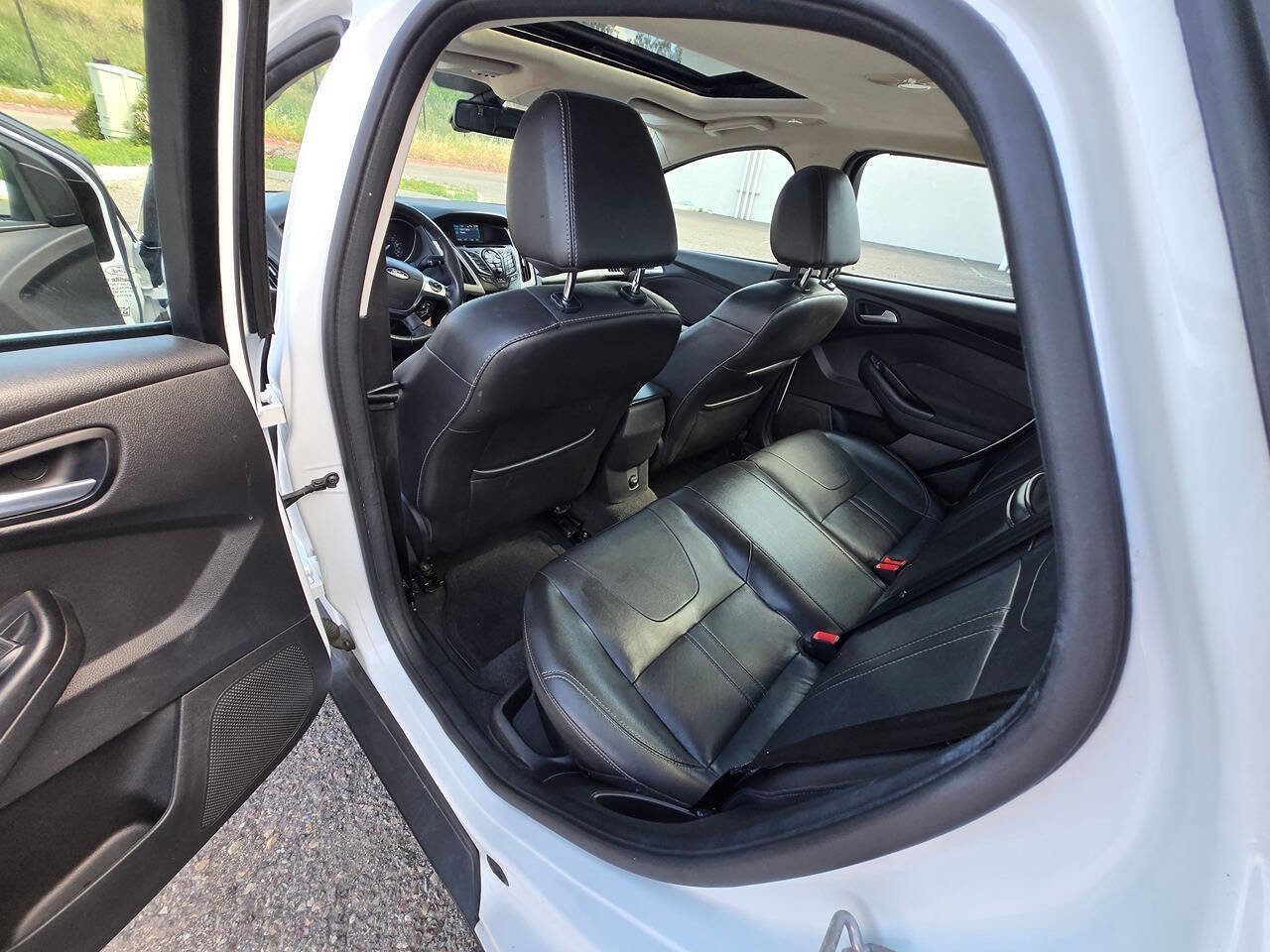 Used 2012 Ford Focus SEL FWD image 24