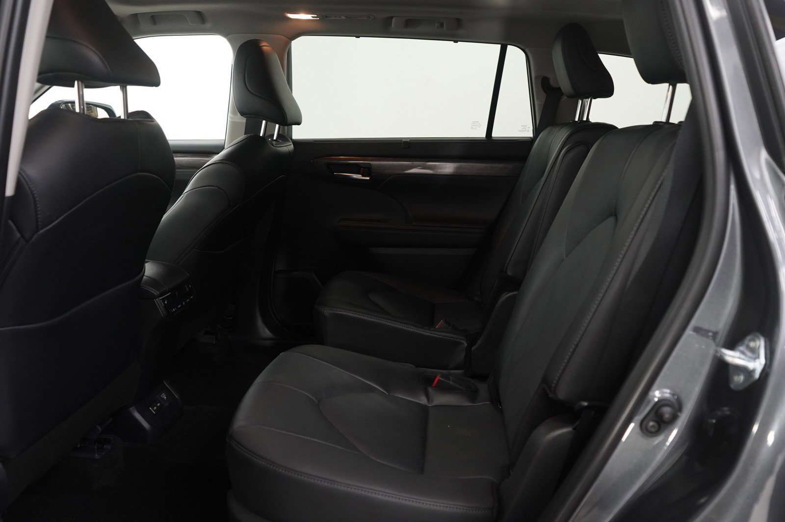 Used 2025 Toyota Highlander Platinum image 14