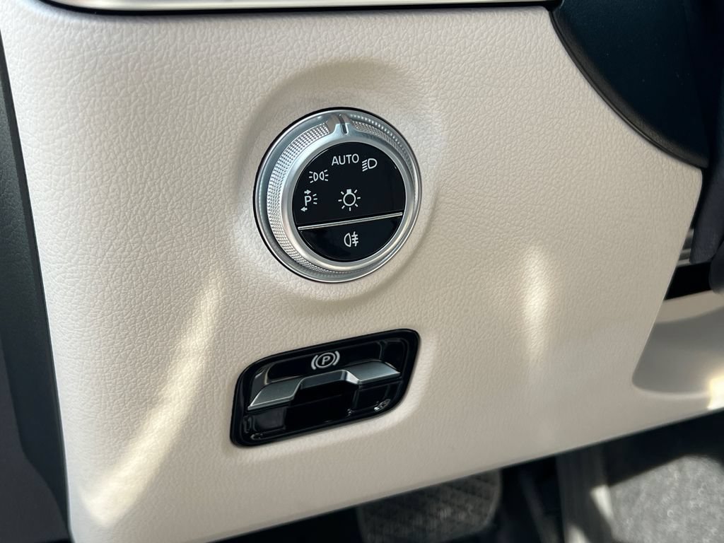 New 2026 Mercedes-Benz C 300 4MATIC Sedan image 15
