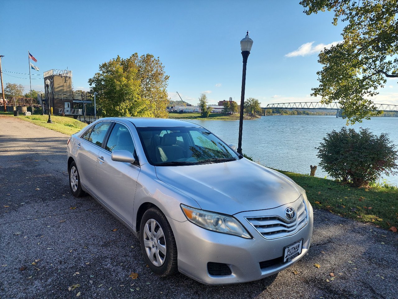 Used 2010 Toyota Camry SE FWD image 7