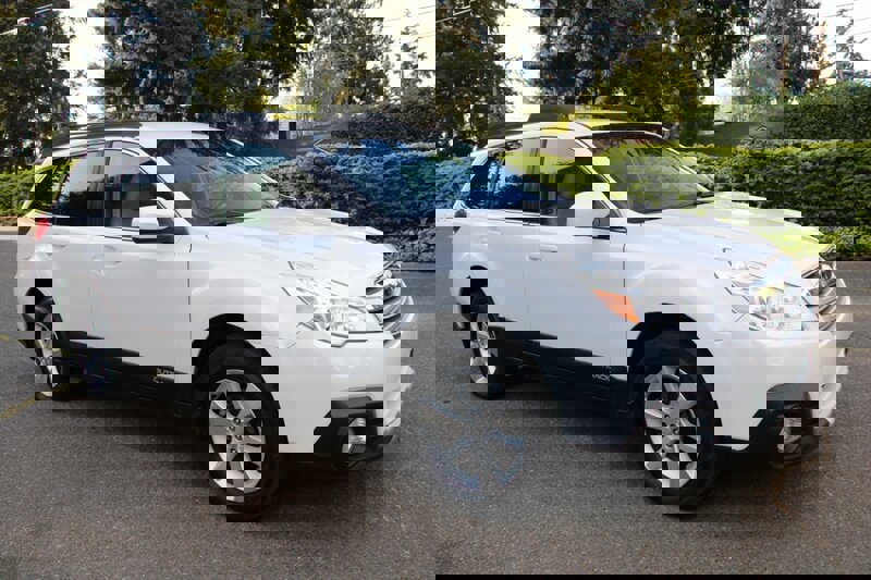 Used 2013 Subaru Outback 2.5i Limited AWD/4WD image 2