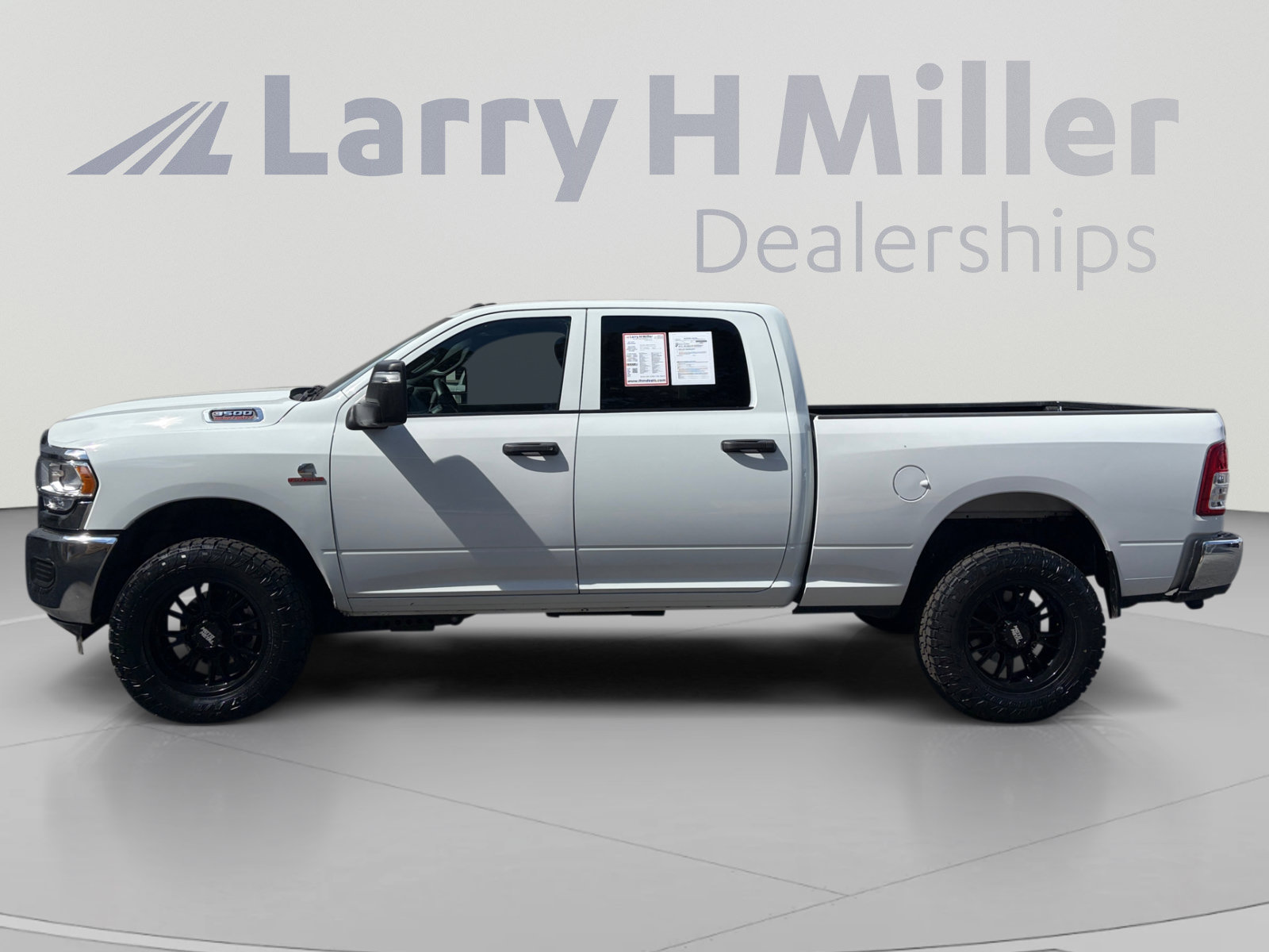 Used 2024 RAM 3500 Tradesman w/ Chrome Appearance Group AWD/4WD image 2