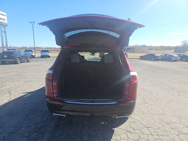 Used 2022 Buick Enclave Premium AWD/4WD image 10