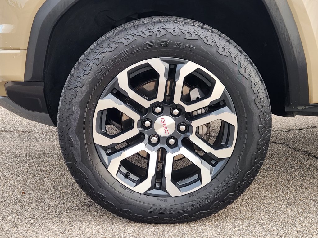 Used 2023 GMC Canyon AT4 w/ AT4 Premium Package AWD/4WD image 10