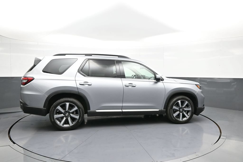 Certified 2023 Honda Pilot Touring image 3