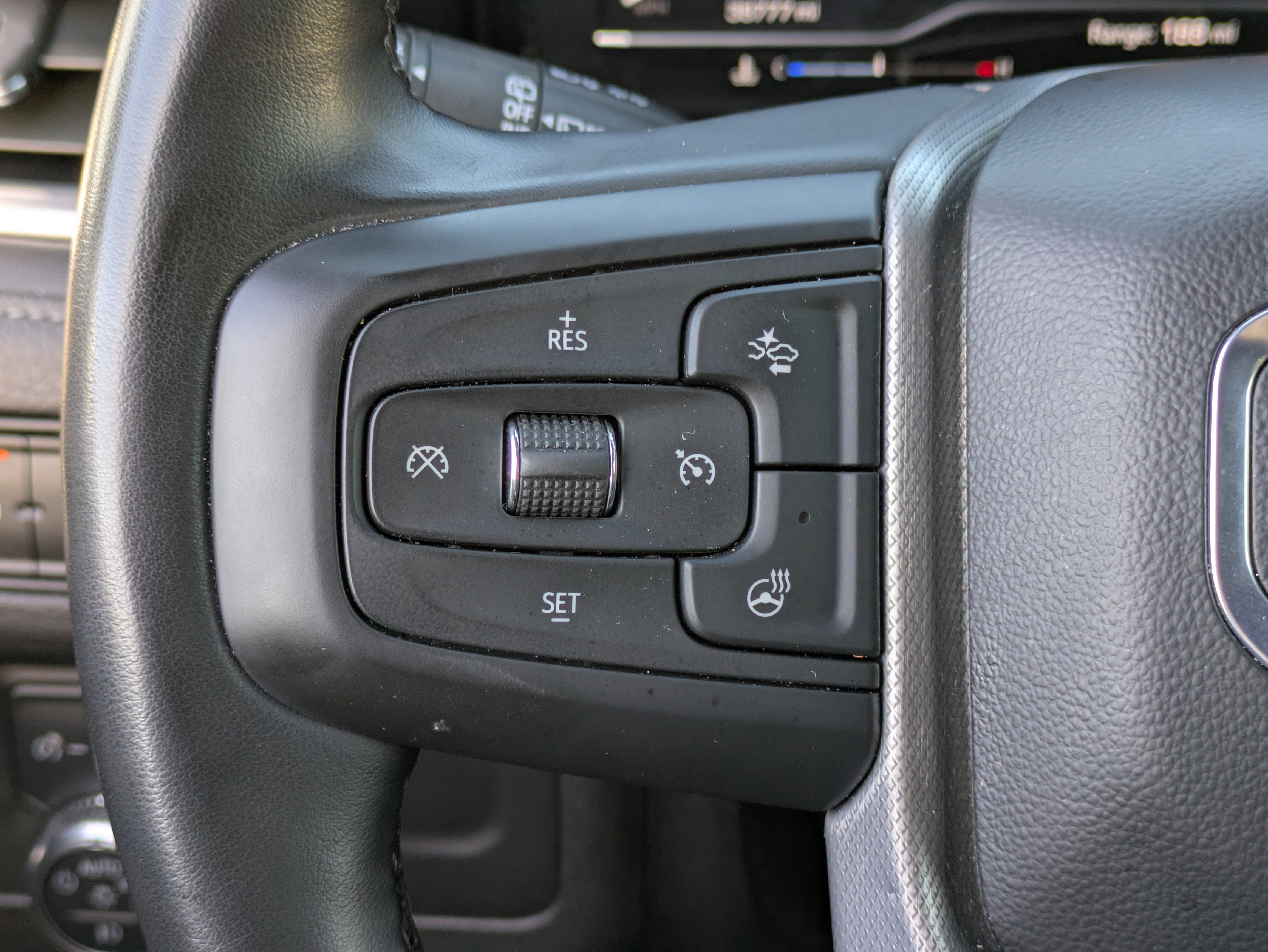 Used 2024 GMC Yukon XL Denali image 25