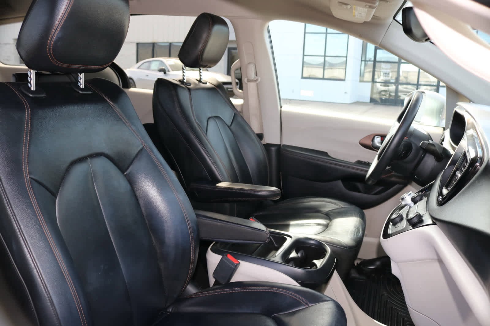 Used 2017 Chrysler Pacifica Touring-L image 18