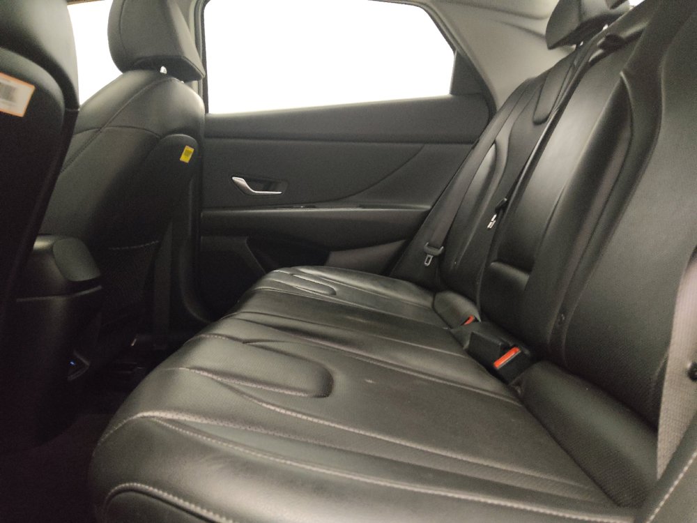Used 2025 Hyundai Elantra Limited FWD image 18