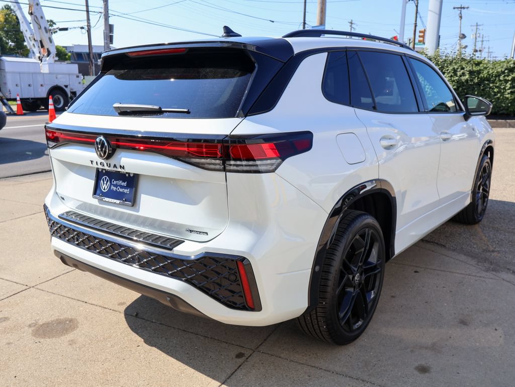 Used 2025 Volkswagen Tiguan SE R-Line AWD/4WD image 5