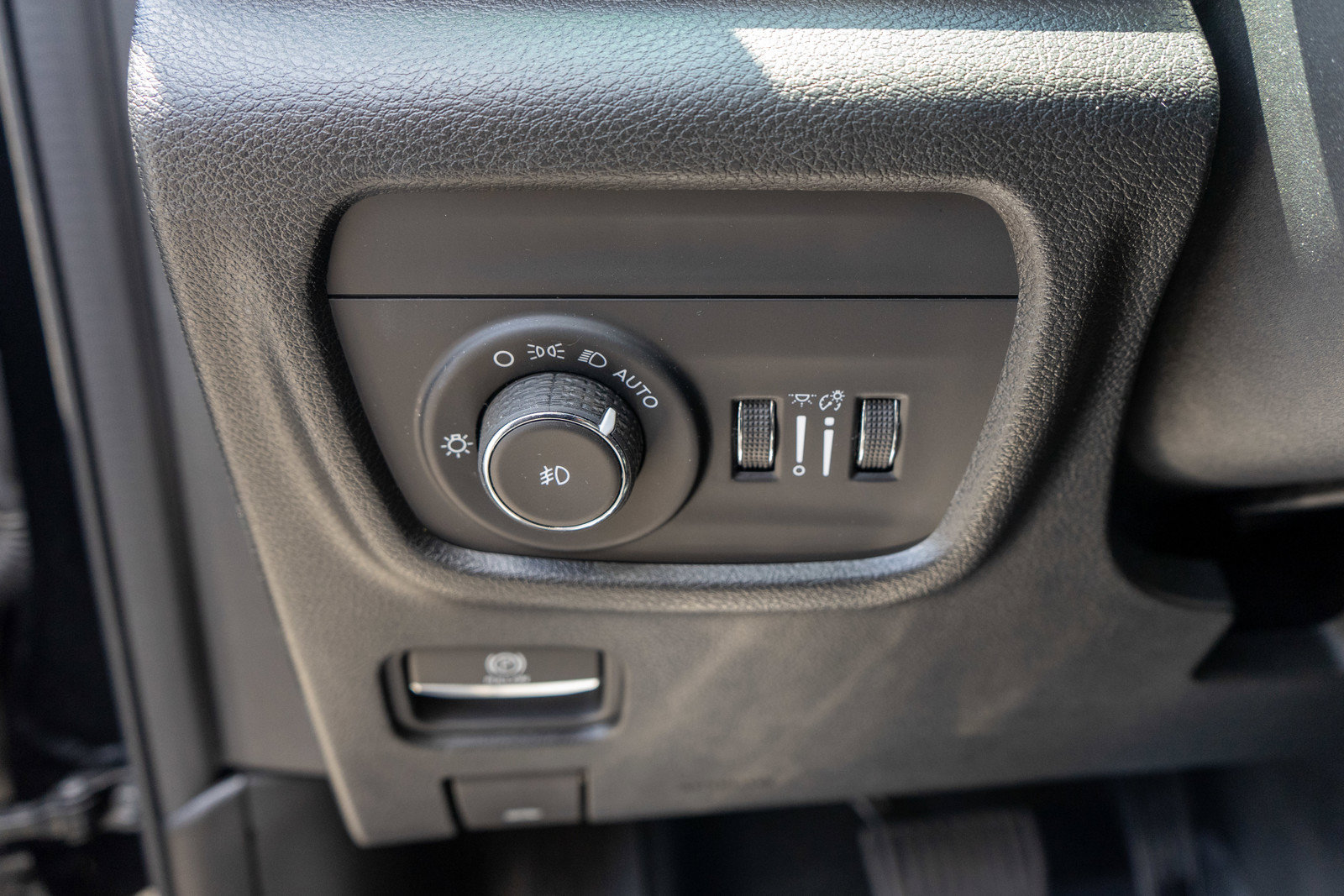 Used 2022 Jeep Grand Cherokee Limited AWD/4WD image 16