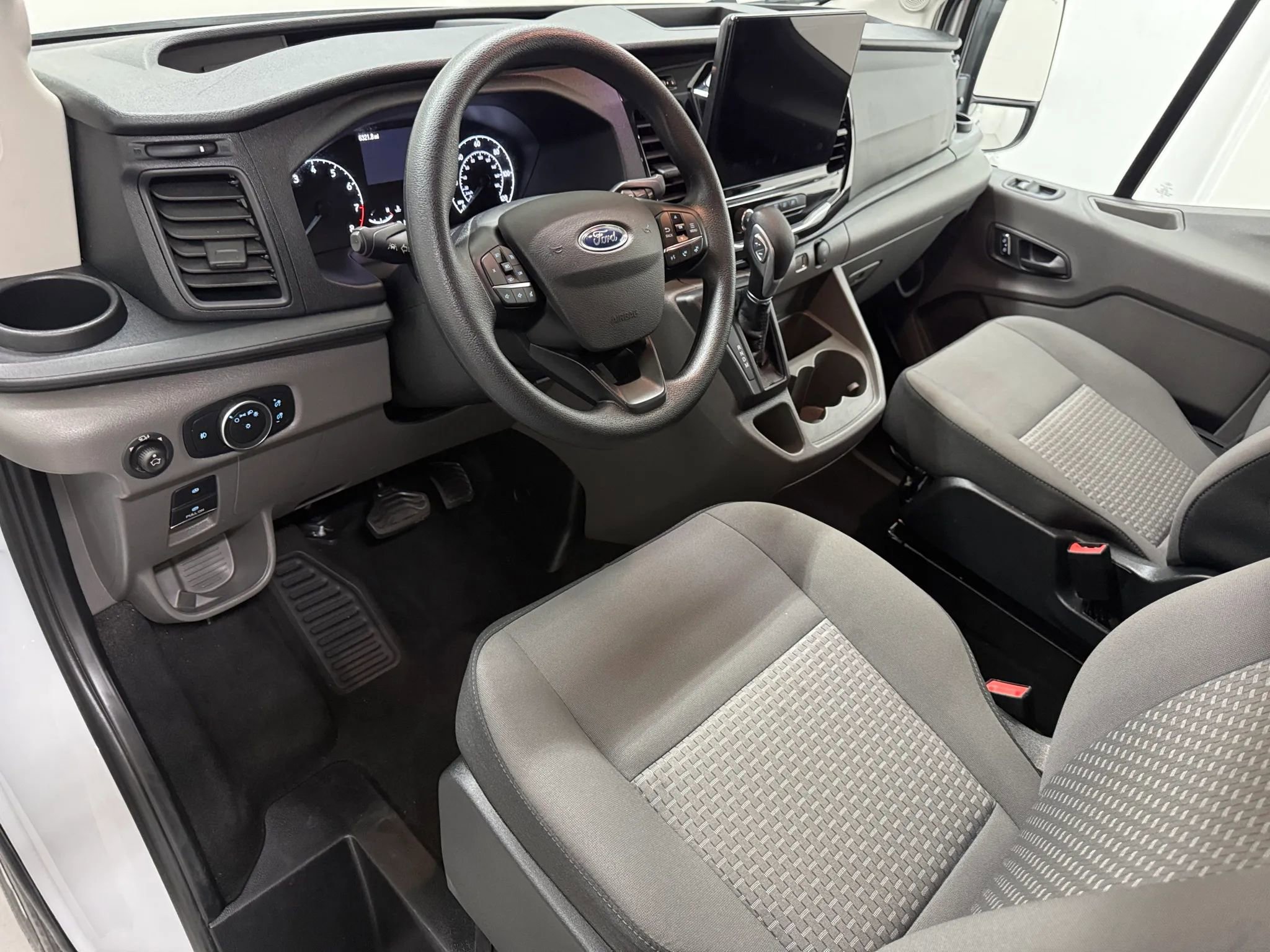 Used 2025 Ford Transit 350 XLT image 9