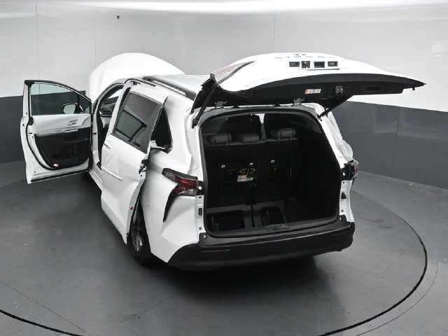 Used 2025 Toyota Sienna XLE w/ XLE Plus Package AWD/4WD image 57