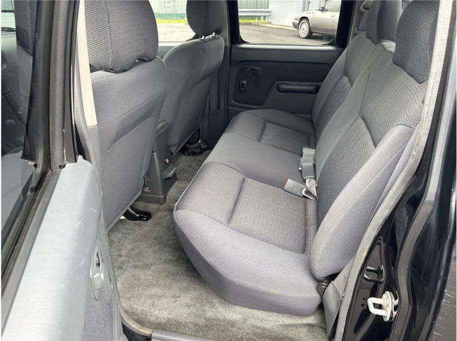 Used 2003 Nissan Frontier SVE image 13