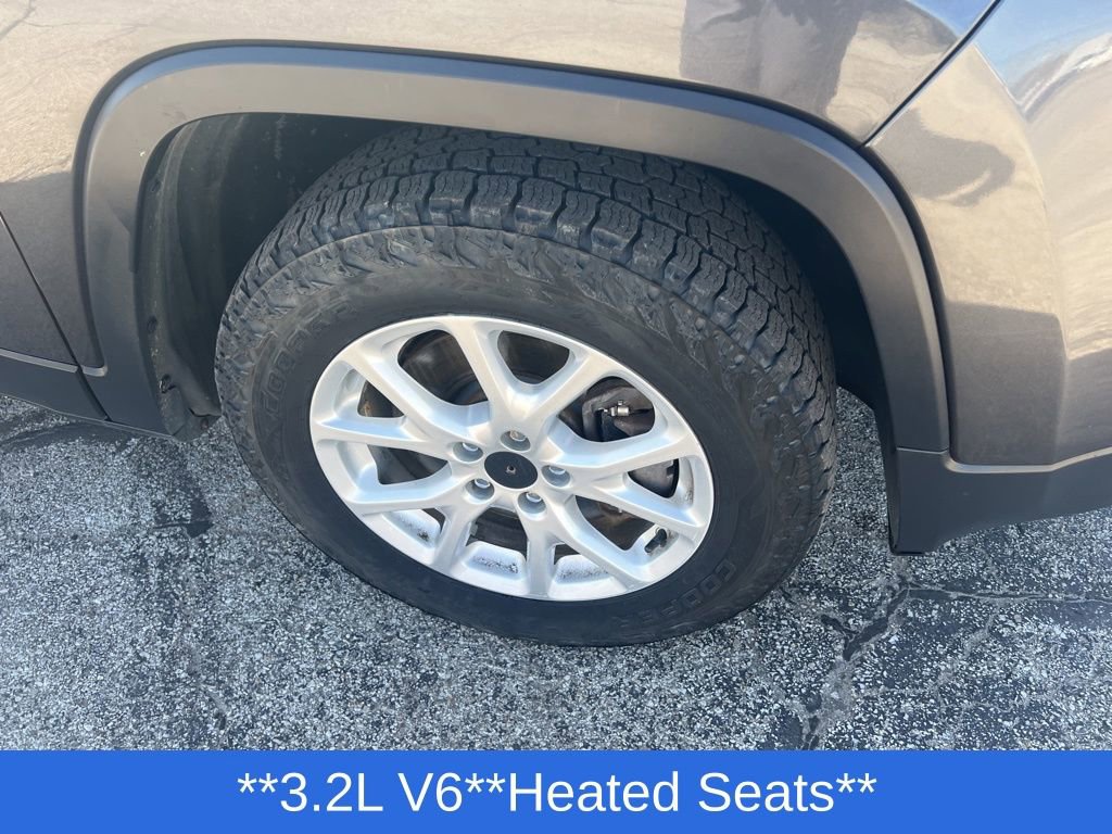 Used 2016 Jeep Cherokee Latitude w/ Cold Weather Group image 33