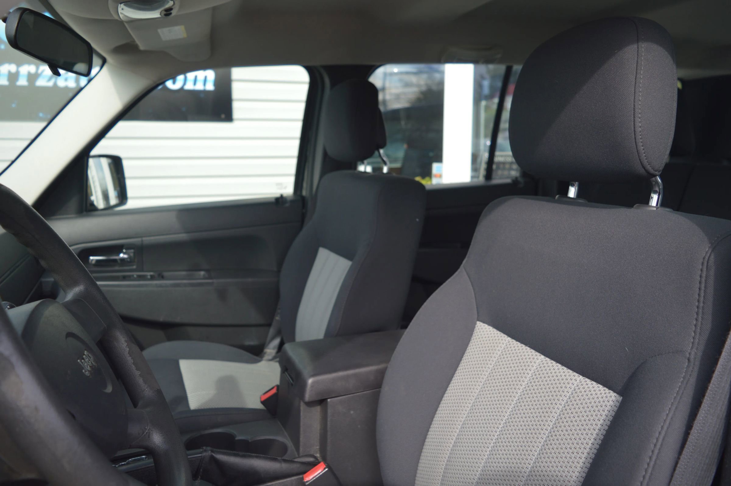 Used 2010 Jeep Liberty Sport image 12