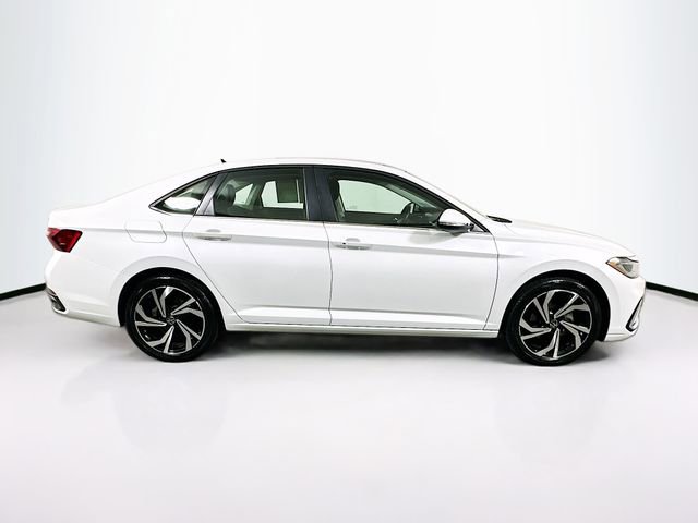 Used 2025 Volkswagen Jetta SEL FWD image 9