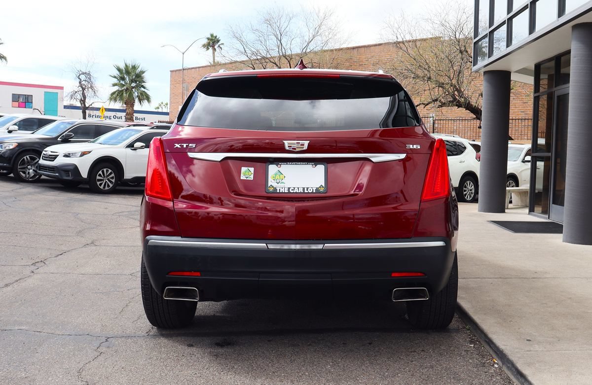 Used 2017 Cadillac XT5 Luxury w/ Driver Awareness Package FWD image 11