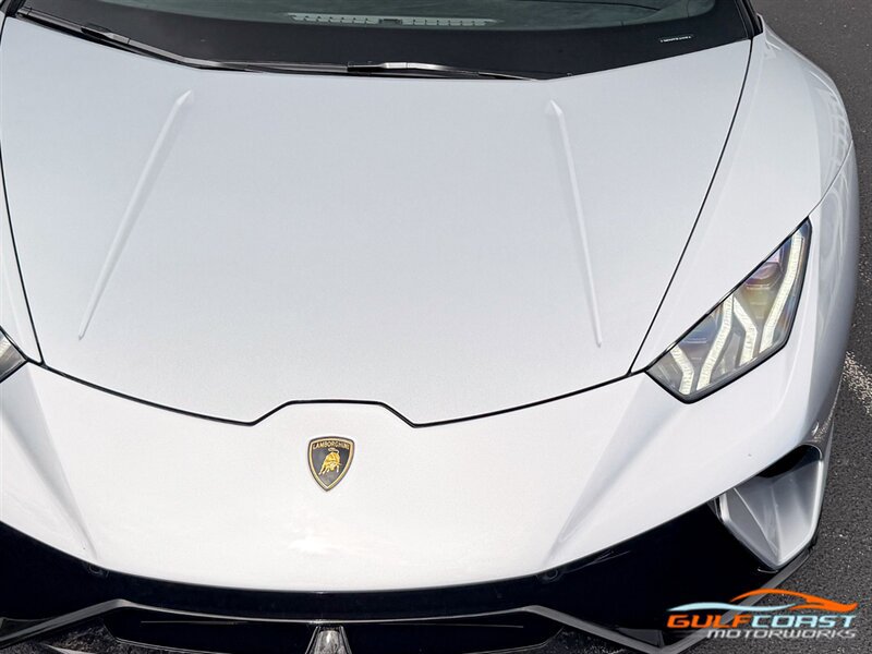 Used 2019 Lamborghini Huracan Performante AWD/4WD image 5