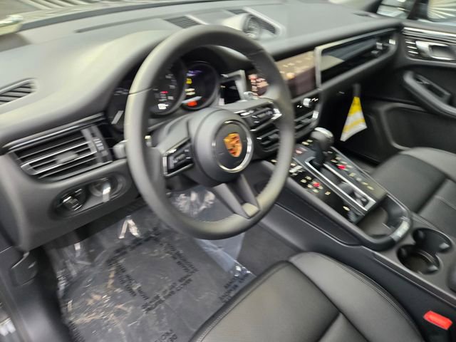 Used 2026 Porsche Macan image 4