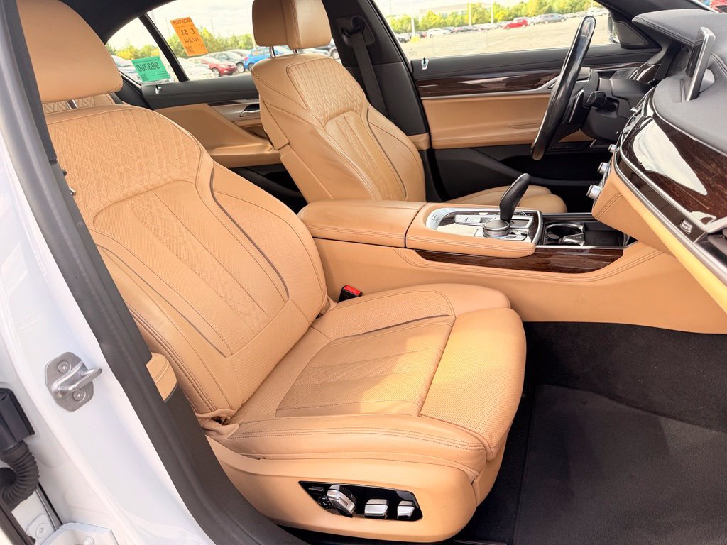 Used 2020 BMW 750i xDrive AWD/4WD image 11
