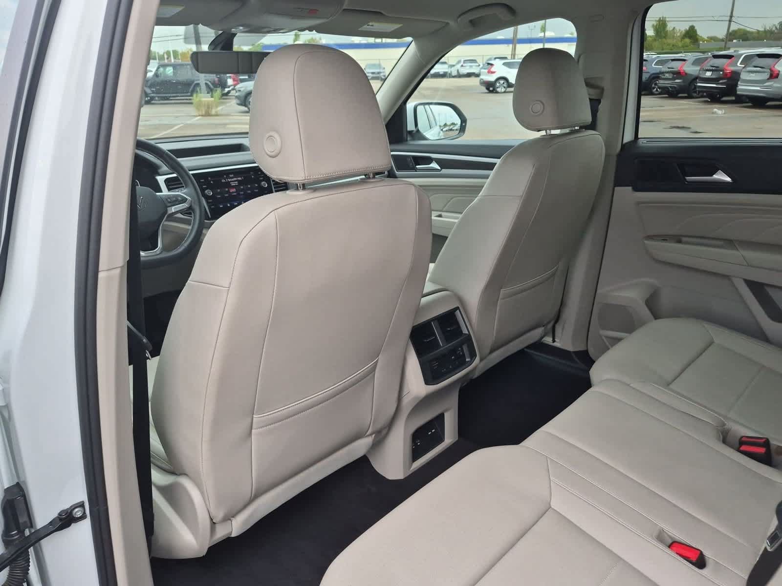 Used 2023 Volkswagen Atlas SE w/ Black Wheel Package FWD image 18