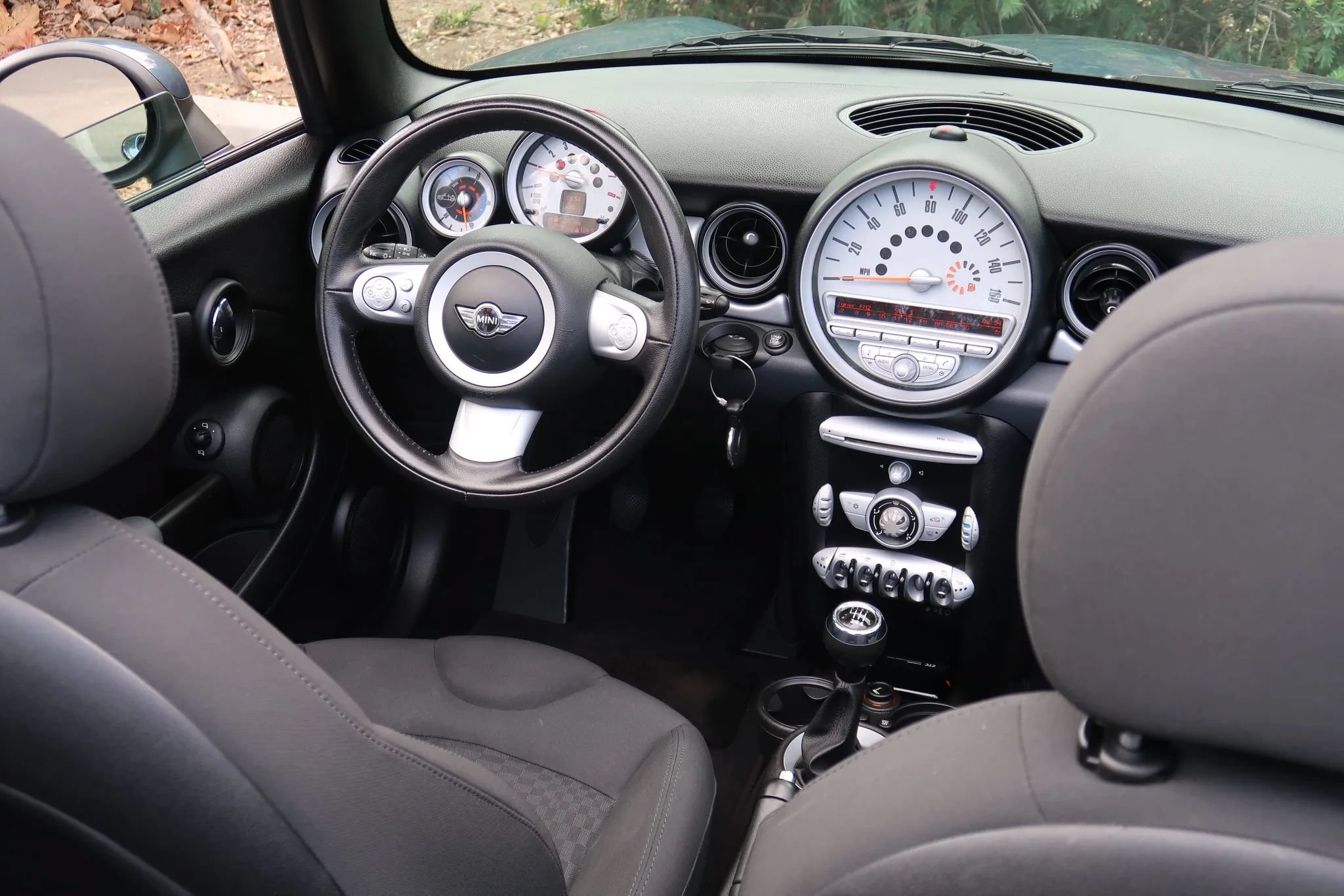 Used 2009 MINI Cooper Convertible FWD image 25