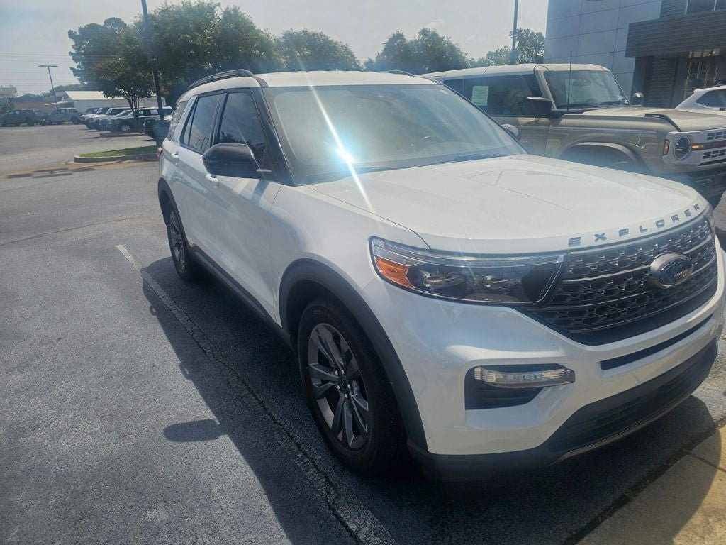 Used 2022 Ford Explorer XLT w/ Equipment Group 202A RWD image 2