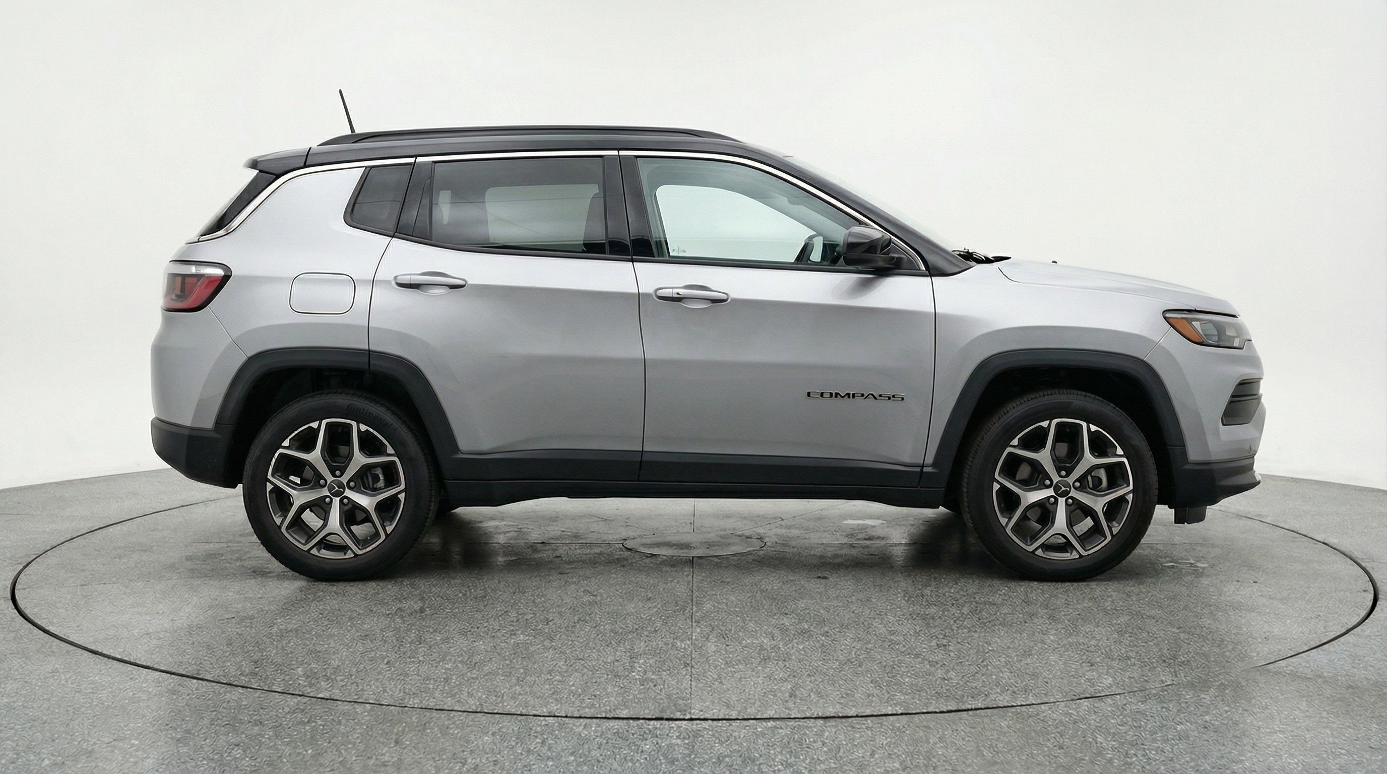 Used 2025 Jeep Compass Limited image 11