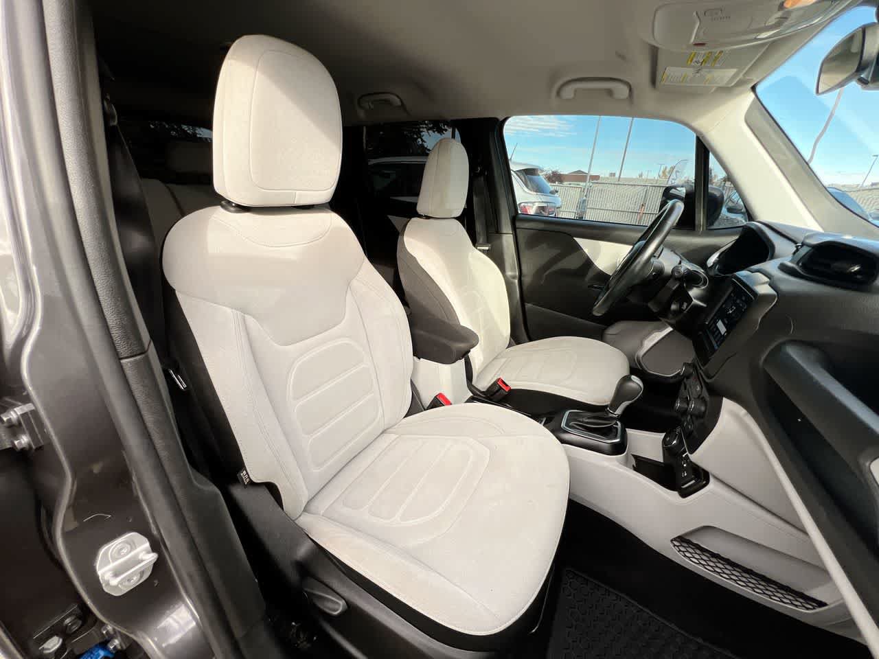 Used 2020 Jeep Renegade Latitude w/ Cold Weather Group AWD/4WD image 28