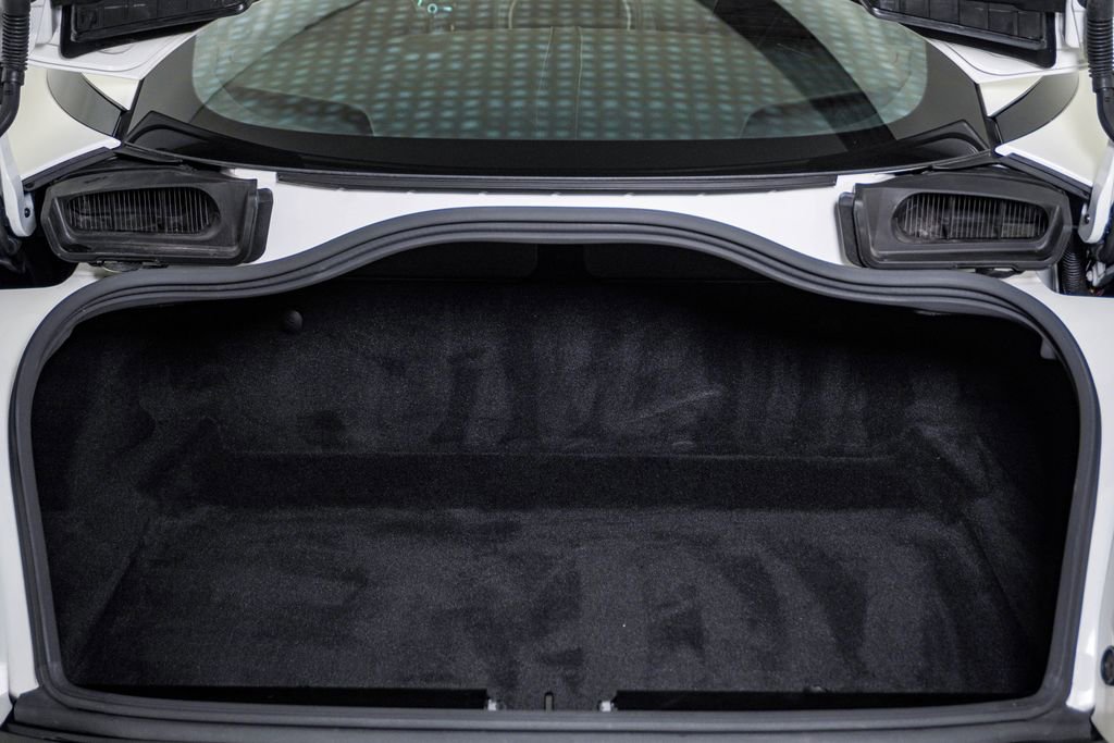 Used 2021 Aston Martin DB11 Coupe image 33