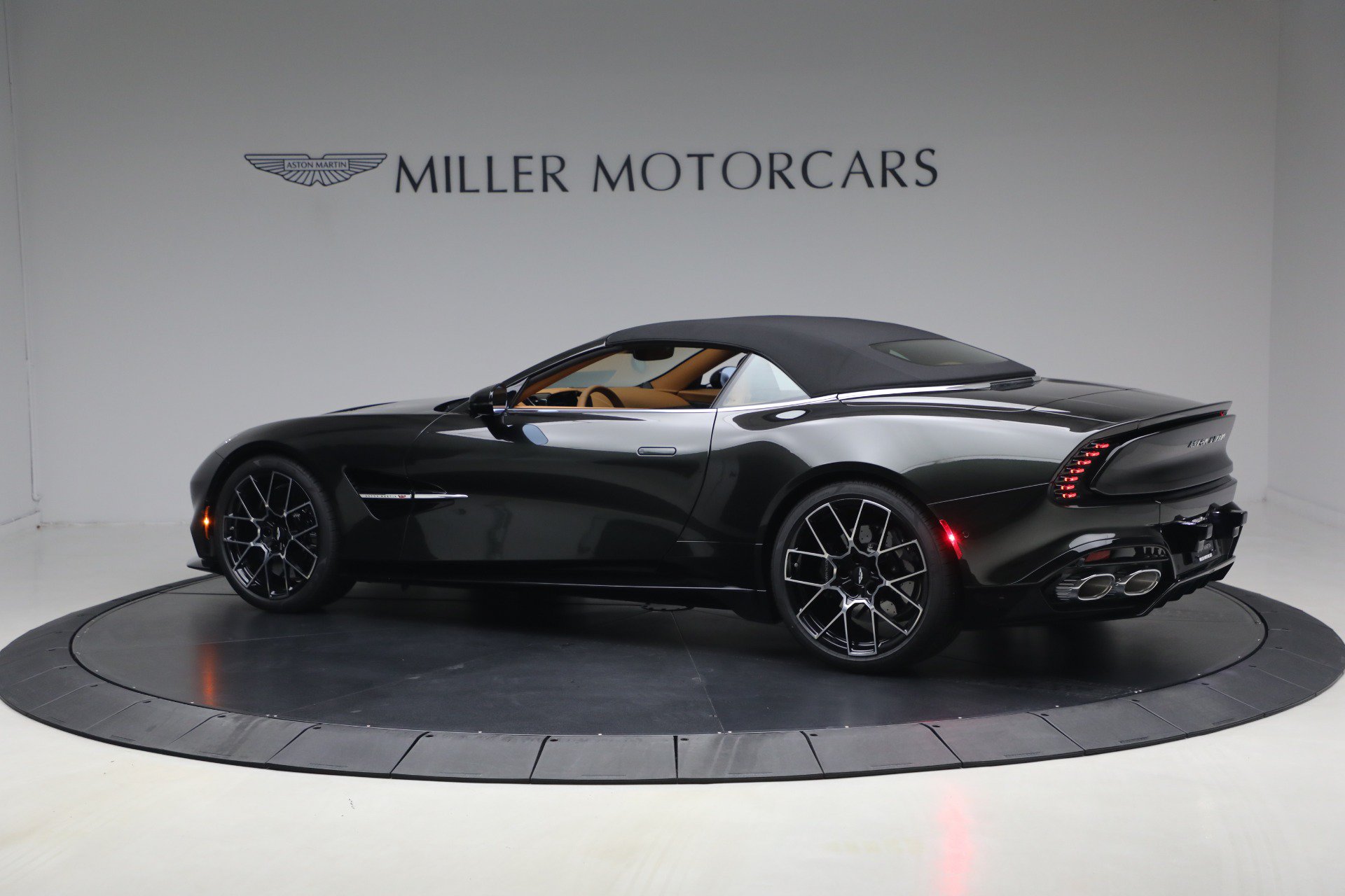New 2026 Aston Martin Vanquish Convertible RWD image 16