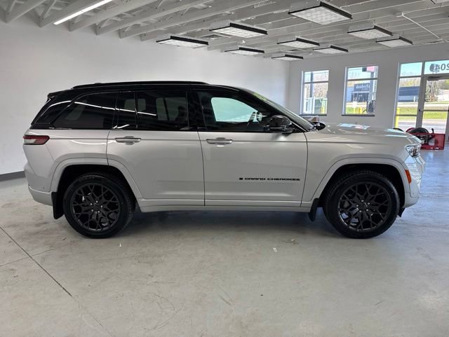 Used 2025 Jeep Grand Cherokee Summit AWD/4WD image 14