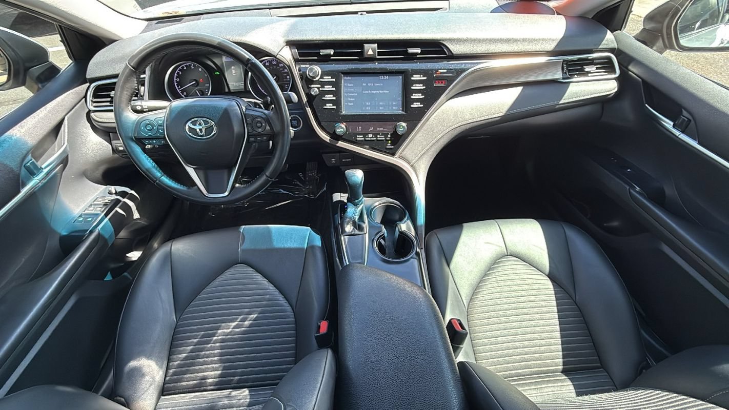 Used 2018 Toyota Camry SE w/ Convenience Package FWD image 19