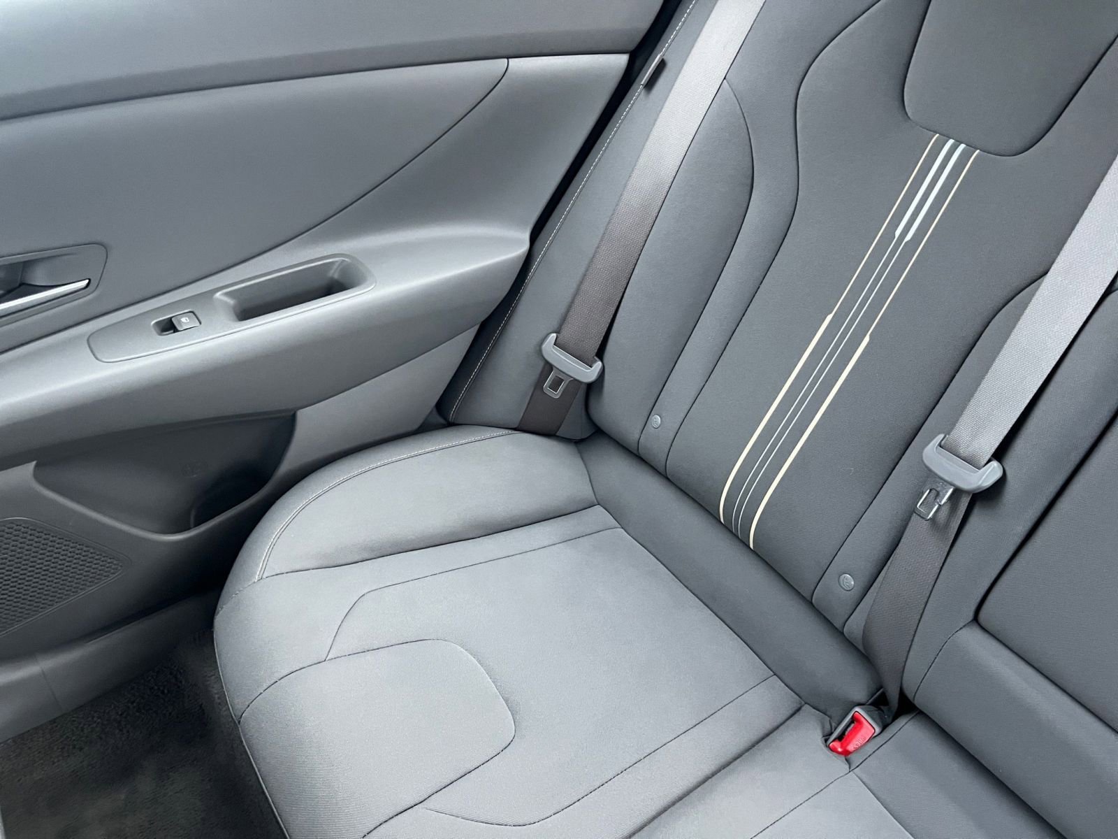 Used 2025 Hyundai Elantra SEL image 40