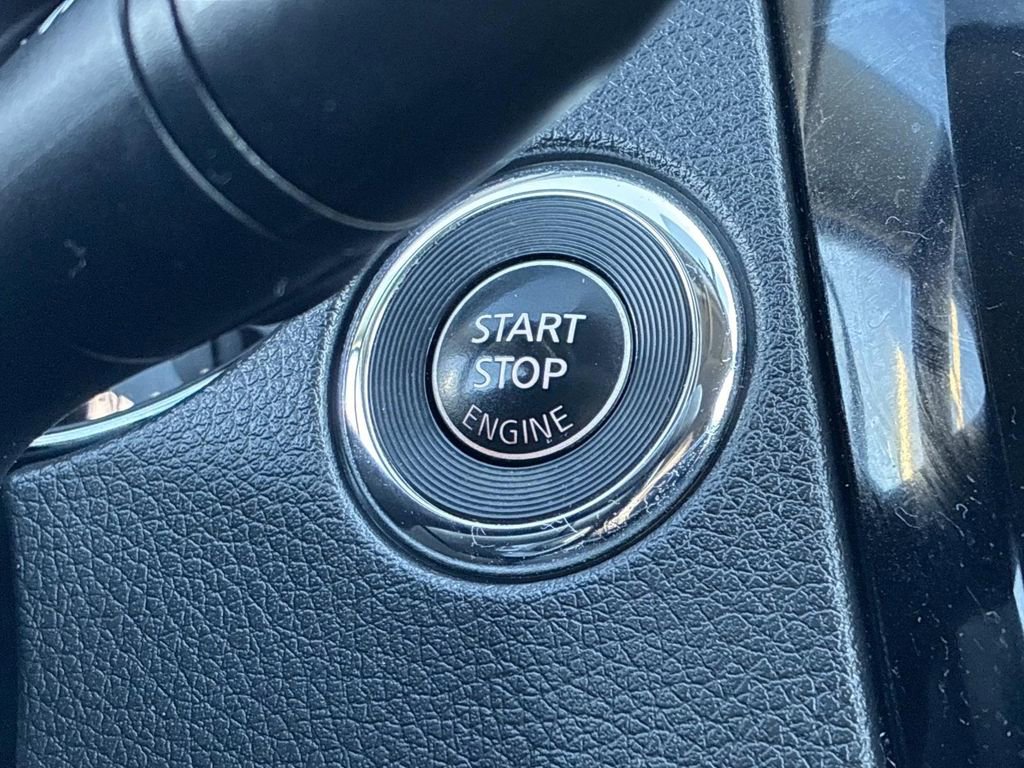 Used 2017 Nissan Rogue SV image 28