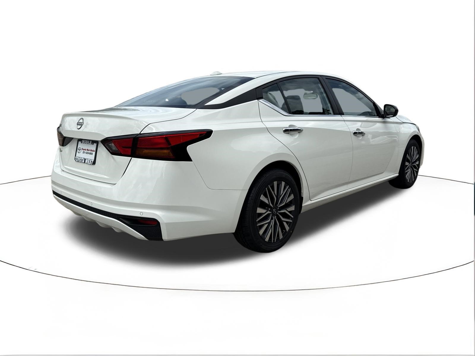 Used 2025 Nissan Altima 2.5 SV FWD image 3