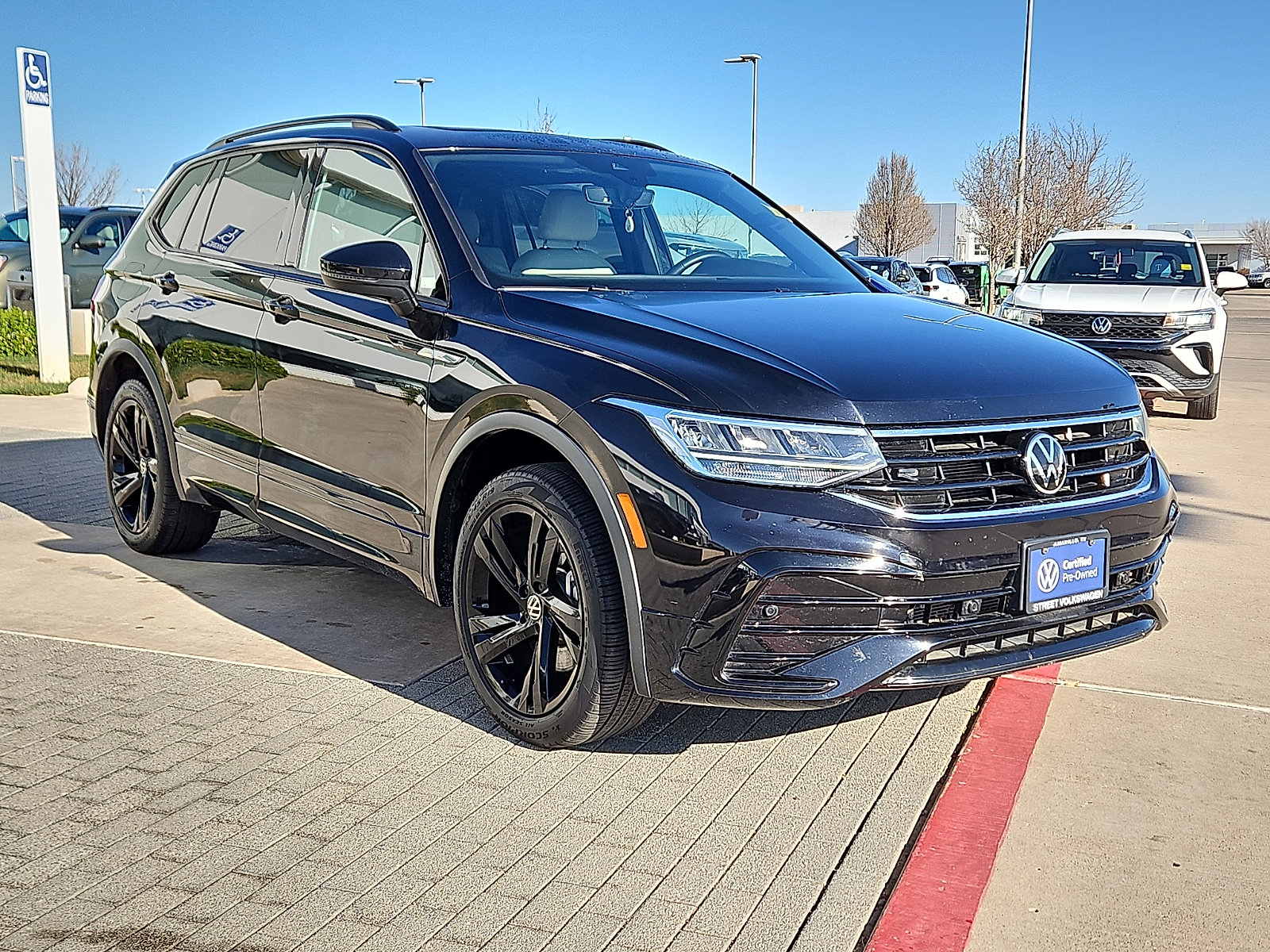 Certified 2023 Volkswagen Tiguan SE R-Line FWD image 4