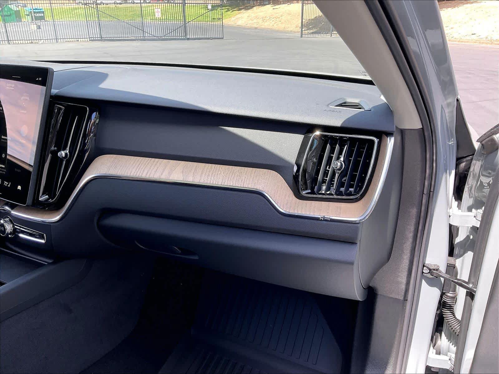 New 2027 Volvo XC60 B5 Core AWD/4WD image 28