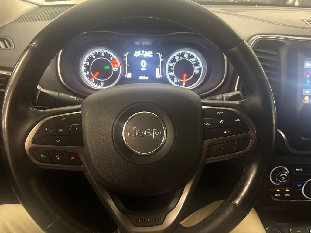 Used 2020 Jeep Cherokee Latitude Plus w/ Cold Weather Group AWD/4WD image 9